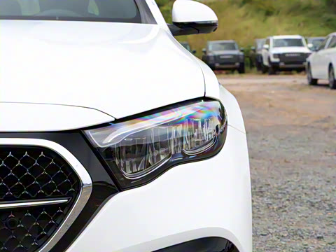 2025�� E 300 L ʱ���˶���