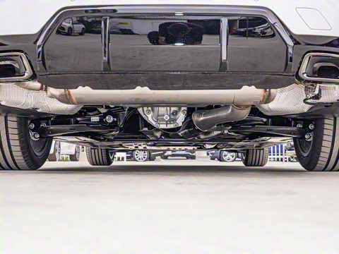 2025�� 330Li M�˶���ҹ��װ