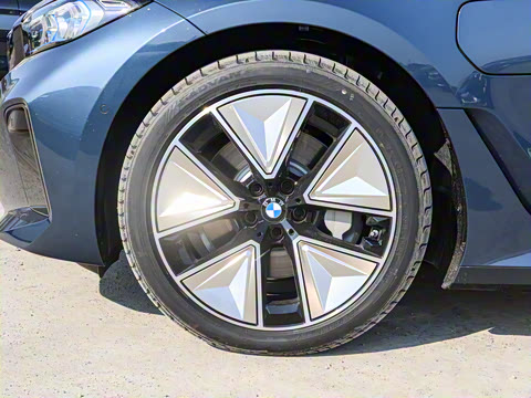 2025�� eDrive 40 L ��ҹ�˶���װ