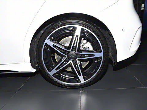 2025�� AMG A 35 4MATIC