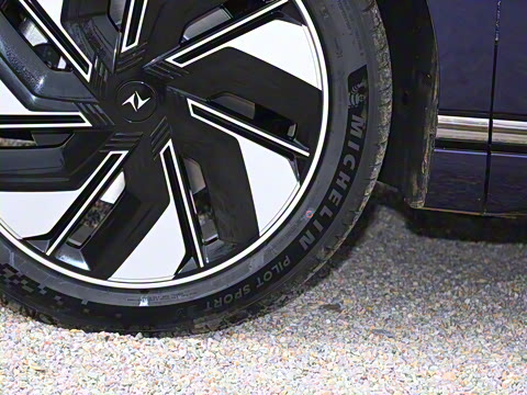 2025�� 210Ultra���̰� 5��