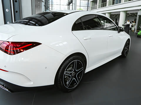 2025�� CLA 220