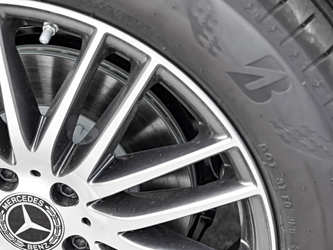 2025�� GLC 300 L 4MATIC ������ 7��