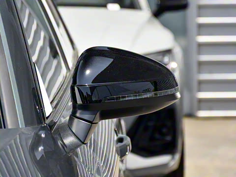 2025�� 200���������� 40 TFSI ����������