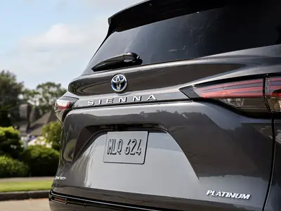 SIENNA 2025款 基本型 丰田 2/7张图片大全_汽车官图图库-汽车之家
