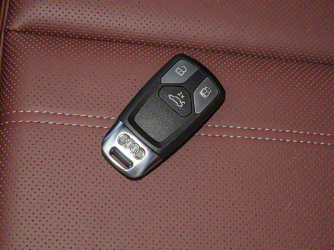 2025�� 200���������� 40 TFSI ����������