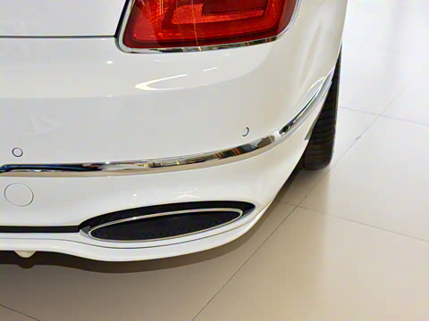 2026�� 4.0T V8 Mulliner