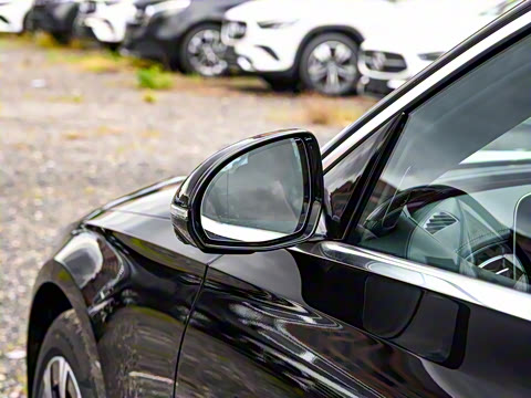 2025�� E 300 L ������