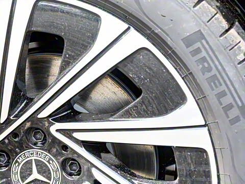 2025�� E 300 L ������