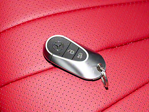 2025�� E 300 L ������