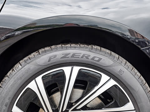 2025�� E 300 L ������