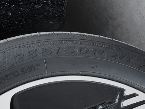 2024�� 40 e-tron ������