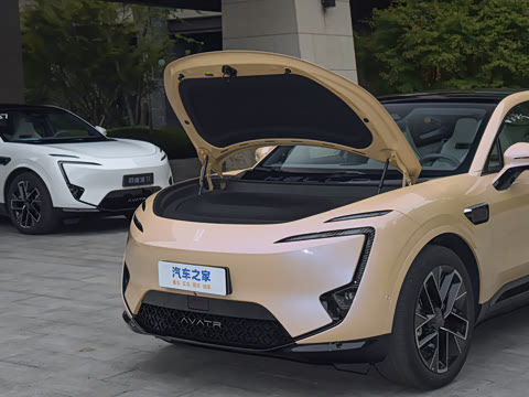 2025�� Ultra ���̰�