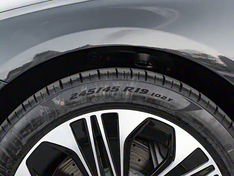 2024�� E 350 e L ���ʽ��϶����γ�