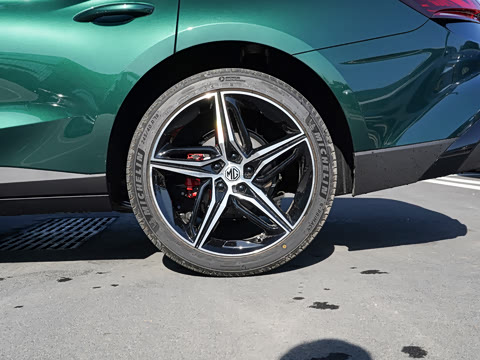 2025�� 2.0T Trophy+ �����˶���