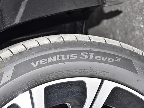 2024�� �Ŀ� E 300 L ������