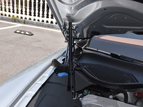 2026�� 4.0T V8 Mulliner