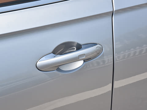 2026�� 4.0T V8 Mulliner