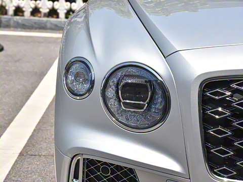 2026�� 4.0T V8 Mulliner