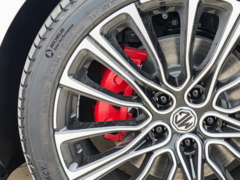 2025�� 2.0T 405 AT������