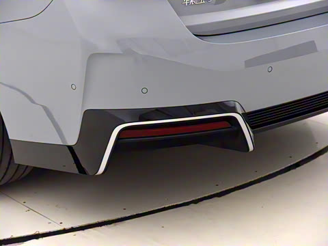 2025�� eDrive 40 L ��ҹ�˶���װ