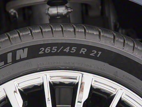 2025�� 700 Ultra�������������״��