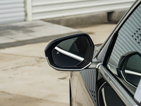 2026�� �Ŀ� 525Li M�˶���װ