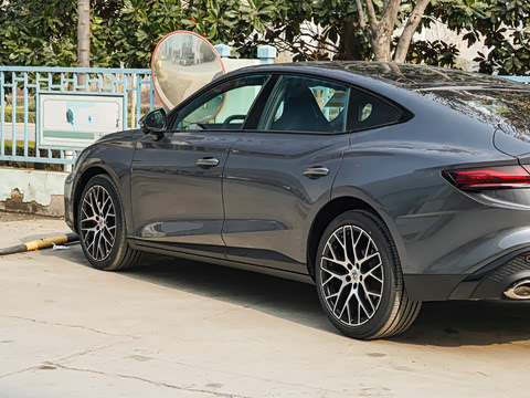 2026�� 2.0T 405 AT������