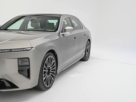 2027�� 740L �����