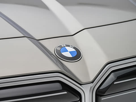 2027�� 740L �����