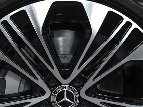 2026�� �Ŀ� E 300 L ������