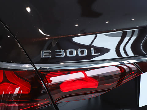 2026�� �Ŀ� E 300 L ������