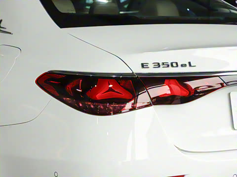 2024�� E 350 e L ���ʽ��϶����γ�