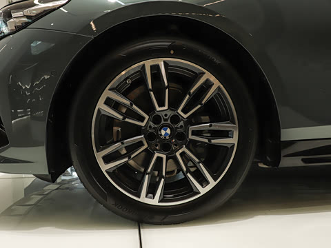 2026�� 525i M�˶���װ