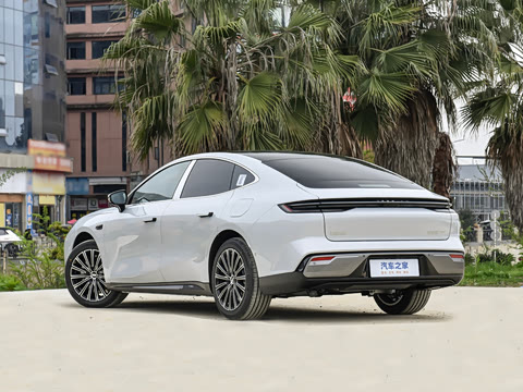 2026�� 225km EM-i Զ�����ǺӰ�