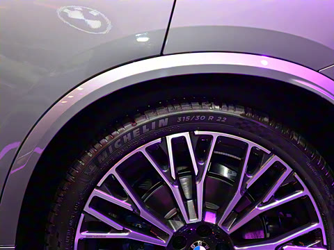 2025�� xDrive 40Li ������M�˶���ҹ��װ