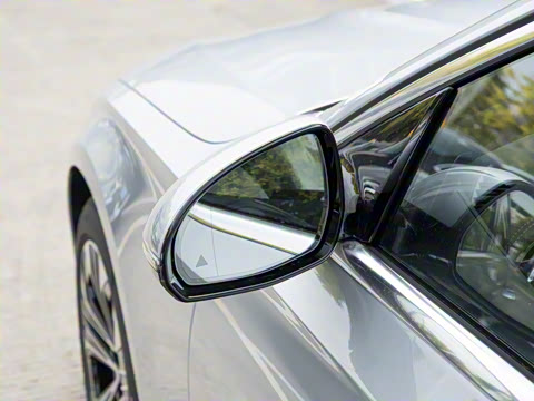 2026�� E 300 L ������