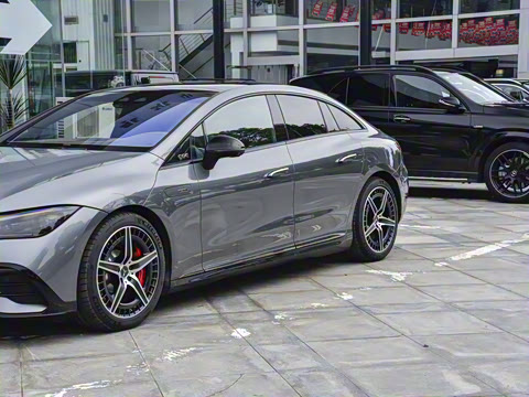 2023�� AMG EQE 53 4MATIC+