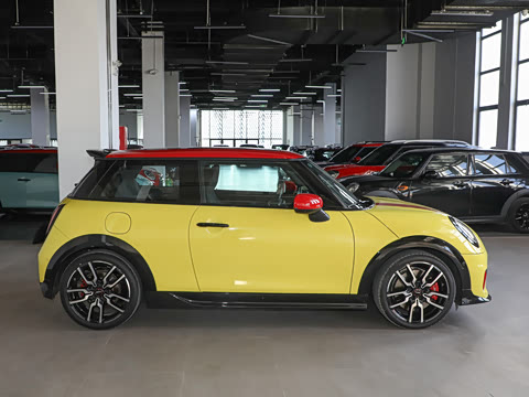 2025�� JOHN COOPER WORKS