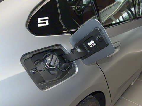 2025�� 525Li M�˶���װ