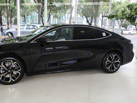 2025�� 700km Զ���Ǽݰ�