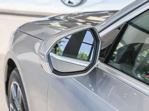 2026�� �Ŀ� 530Li ������ M�˶���װ