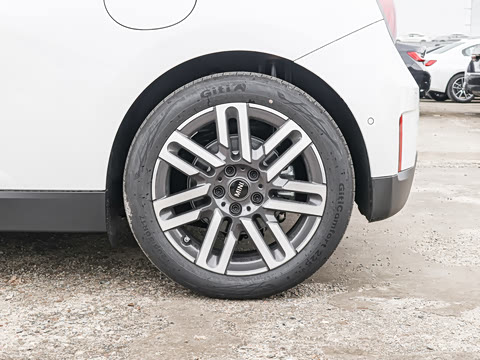 2025�� �Ŀ� 466km COOPER E ������