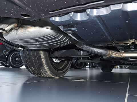 2025�� �Ŀ� E 300 �������˶���