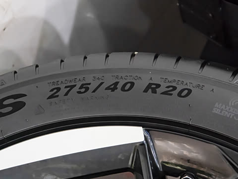2025�� 820 Max