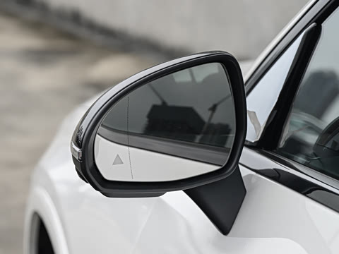 2026�� �Ŀ� GLC 300 4MATIC ����SUV