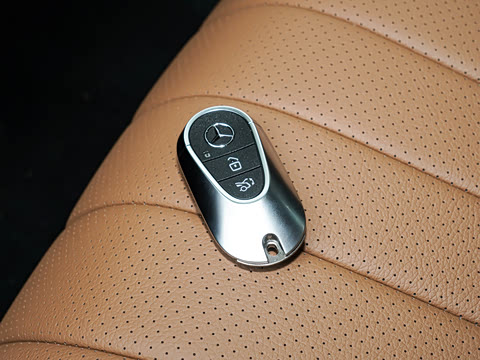 2026�� �Ŀ� E 300 L ʱ����