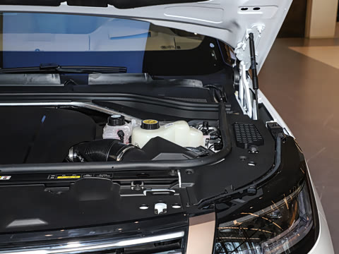 2025�� 4.4 V8 SV���ٴ����ӳ��� 4��