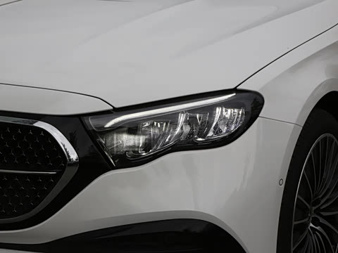 2026�� �Ŀ�� E 300 L ʱ���˶���