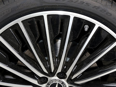 2026�� �Ŀ� E 300 L �����˶���